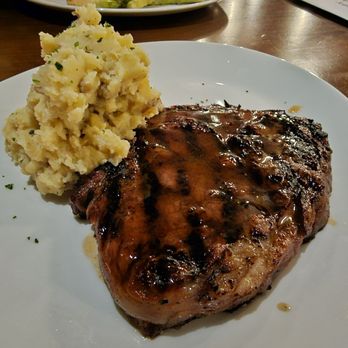 J. Alexander’s San Antonio La Cantera - Steak Maui - New American Near Me - San Antonio, Texas