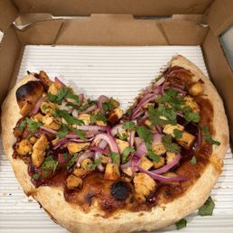 Barbecue chicken pizza with no cheese Barbecue chicken pizza with no cheese