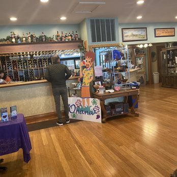 Mackinaw Valley Vineyard - Front counter.. - Wineries Near Me - Mackinaw, Illinois