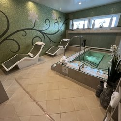 Senses - A Disney Spa - Whirlpool and heated tile chairs