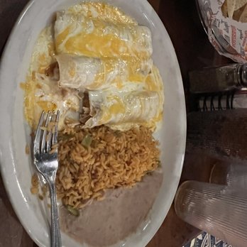 El Toro Mexican Restaurant - Chicken sour cream enchiladas - Mexican Near Me - Clute, Texas El Toro Mexican Restaurant - Chicken sour cream enchiladas - Mexican Near Me - Clute, Texas