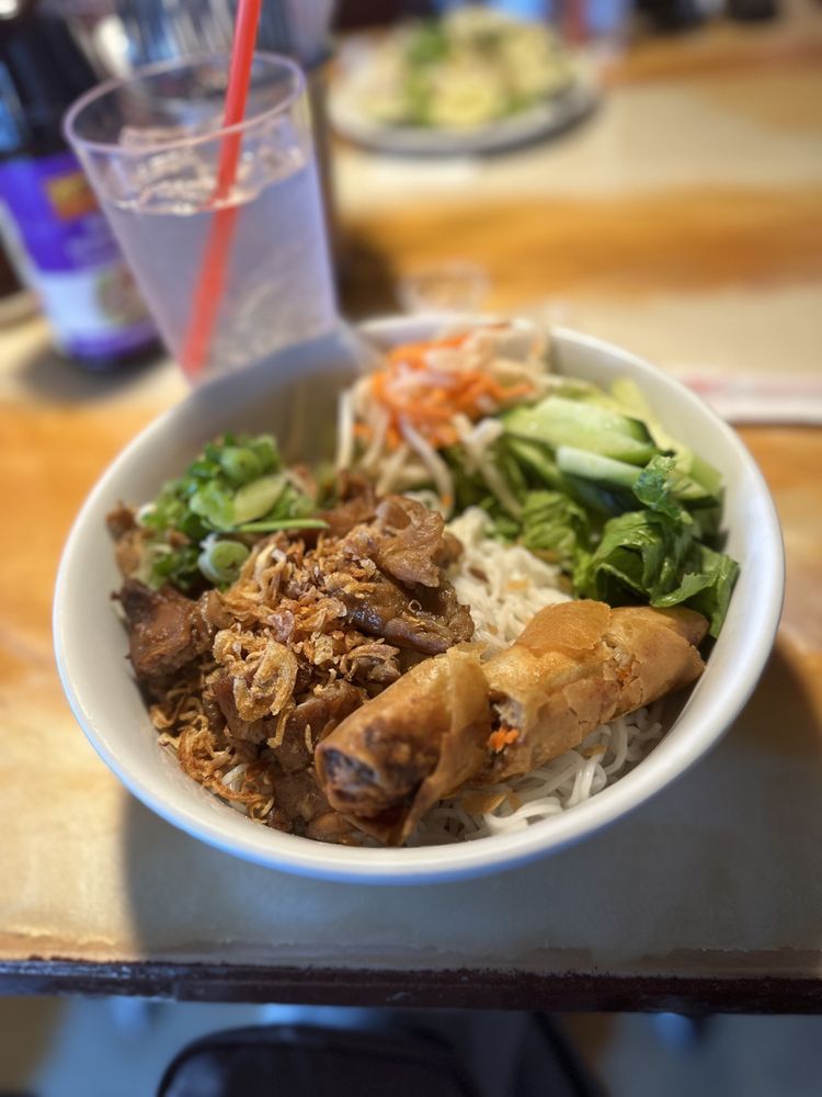 Food from Rollz Vietnamese