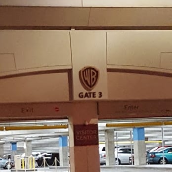 Warner Bros Studios - Waiting area for 2 Broke Girls + Mom live tapings - Video/Film Production Near Me - Burbank, California