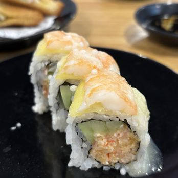 Watami Revolving Sushi Bar - Sunshine roll - Conveyor Belt Sushi Near Me - Parma, Ohio