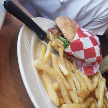 GoodFella's Cafe - Bacon Cheeseburger.... fries had a light crisp..not soggy..not burned - Breakfast & Brunch Near Me - Corona, California