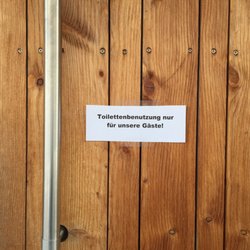 Alpenkantine - Da wird Service schon am Eingang groß geschrieben