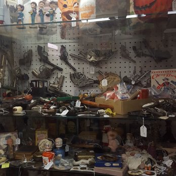 W D Pickers Antique Mall - Antiques Near Me - Platte City, Missouri