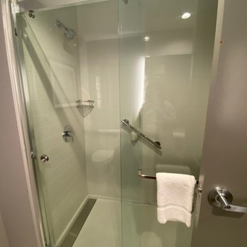 Hyatt Place Sioux Falls - South - Walk in shower. - Hotels Near Me - Sioux Falls, South Dakota