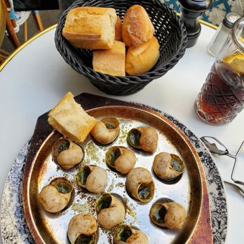 Bistrot Richelieu - Escargot... ummmm yes!! I'd eat these all day every day - French Near Me - Paris, 01 Bistrot Richelieu - Escargot... ummmm yes!! I'd eat these all day every day - French Near Me - Paris, 01