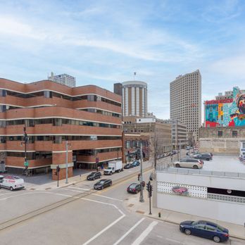 Expansive Cathedral Square - Shared Office Spaces Near Me - Milwaukee, Wisconsin Expansive Cathedral Square - Shared Office Spaces Near Me - Milwaukee, Wisconsin
