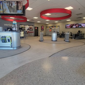 Verizon - Interior. - Mobile Phones Near Me - Chandler, Arizona