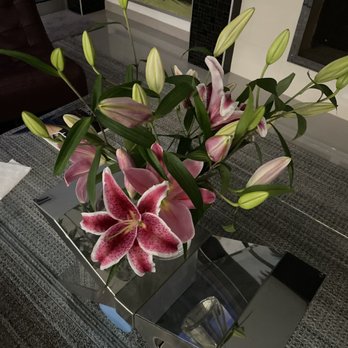 Estrella's Flowers - Very poorly done without any greenery and fluff. - Florists Near Me - San Pedro, California