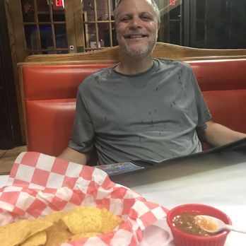 Fiesta del Mar Restaurant - Salsa & Chips - Mexican Near Me - Streamwood, Illinois