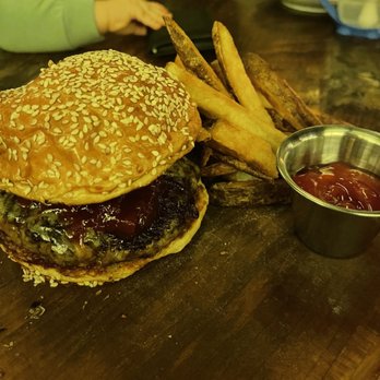 The Pearl - Pub Burger - New American Near Me - Columbus, Ohio