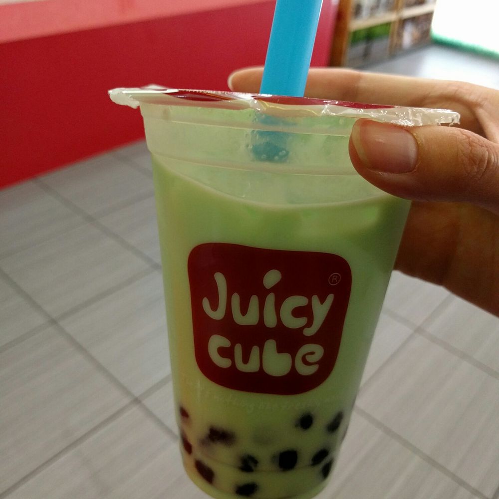 Juicy Cube - The color itself is unnatural. Did they even try lol. Stay clear of the bubble tea - Juice Bars & Smoothies Near Me - New York, New York