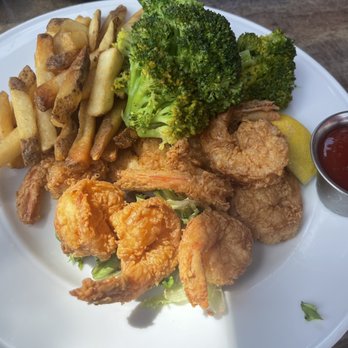 Claws Seafood House - Rehoboth Beach - Jumbo Fried Shrimp - Seafood Near Me - Rehoboth Beach, Delaware