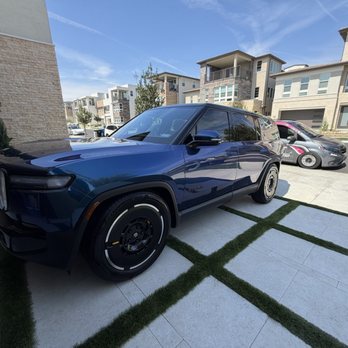 Platinum Bahn detail svc - After shot of my 2025 Rivian R1S. - Auto Detailing Near Me - South Gate, California Platinum Bahn detail svc - After shot of my 2025 Rivian R1S. - Auto Detailing Near Me - South Gate, California