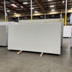 Stratus Surfaces - Full slab, which allows you to envision how the color looks on a larger scale