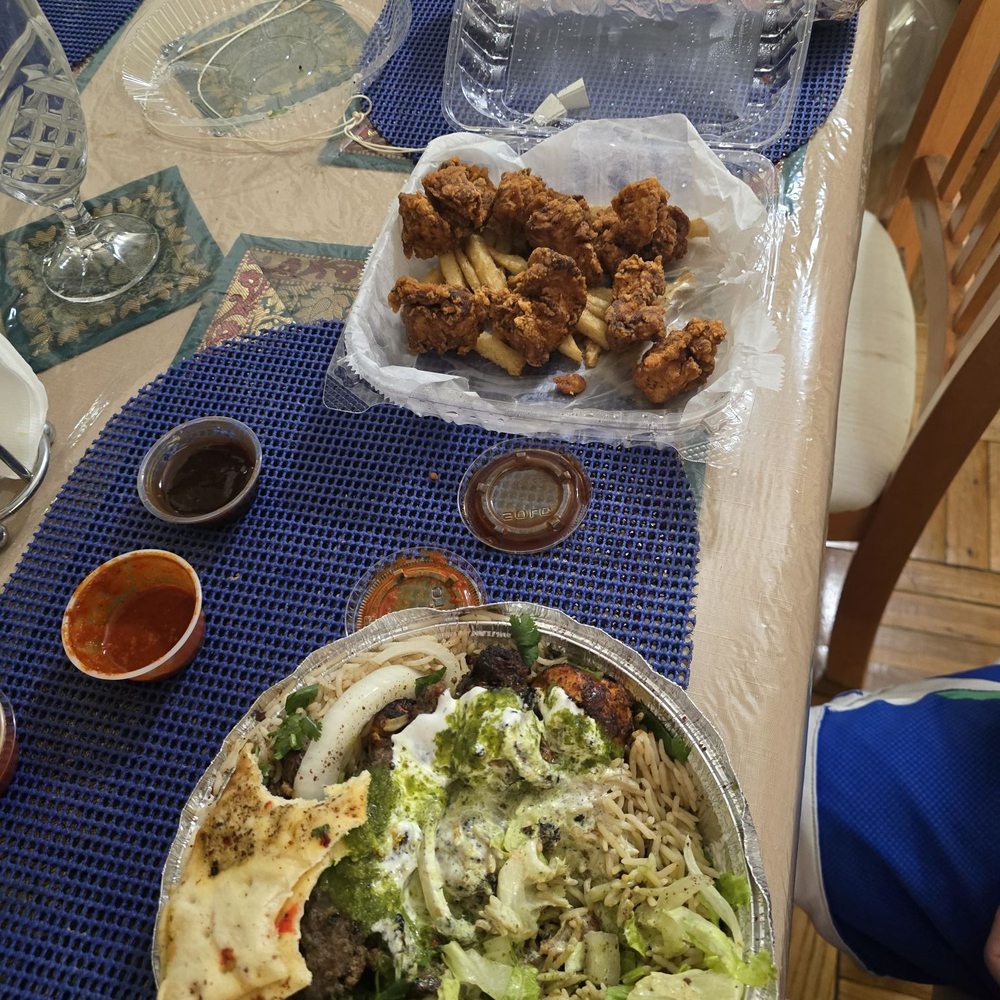 Halal Bros Kabab Grill - Platters and nuggets - Mediterranean Near Me Halal Bros Kabab Grill - Platters and nuggets - Mediterranean Near Me