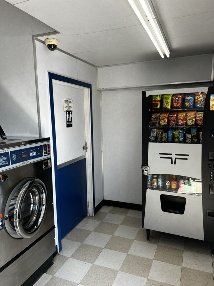 EXPRESS LAUNDRY Updated October 2024 32 Photos 4671 Melrose Ave, Los Angeles, California