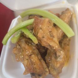 Chucks Big Time BBQ - Garlic parm 8 Wings