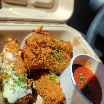 Jules Maes Saloon - Mozzarella sticks - Comfort Food Near Me - Seattle, Washington