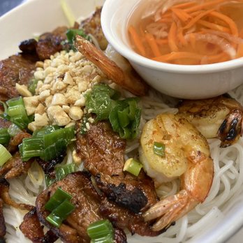 2000 Vietnam Restaurant - Rice Noodle with Grilled Pork, Chicken, Lemon Grass - Vietnamese Near Me - Albuquerque, New Mexico