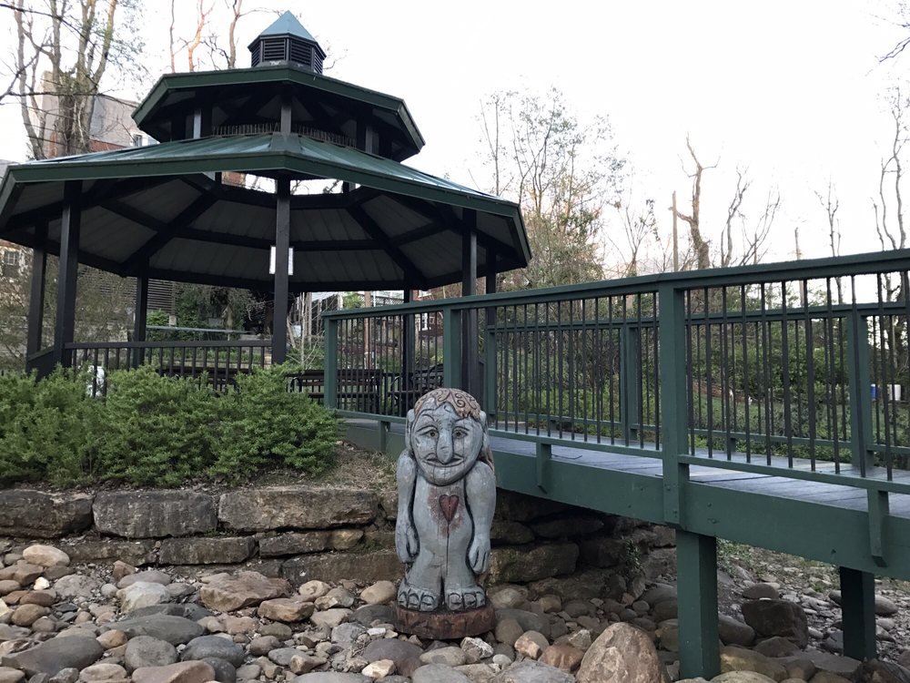 Hal Warheim Park Logo
