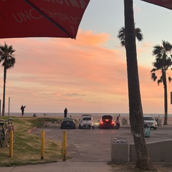 Venice Beach Bar & Kitchen - Dive Bars Near Me - Venice, California Venice Beach Bar & Kitchen - Dive Bars Near Me - Venice, California