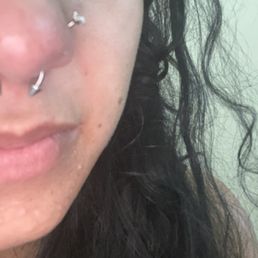 Flat back, too long, too thick. straight barbell for labret or lobe. Flat back, too long, too thick. straight barbell for labret or lobe.