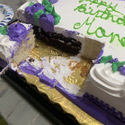 iBake The Bakery - Half chocolate and half yellow cake- perhaps not what I ordered?