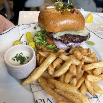 Sweet Maple - California cheeseburger - Breakfast & Brunch Near Me - Cupertino, California Sweet Maple - California cheeseburger - Breakfast & Brunch Near Me - Cupertino, California