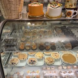 Barton's Flowers & Bake Shop