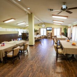 Evergreen Bakersfield Post Acute Care - dining room