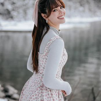 Banff Explorer - 2018 Miss Universe Catriona Gray on her Lake Louise tour with Banff Explorer™ - Airport Shuttles Near Me - Calgary, Alberta Banff Explorer - 2018 Miss Universe Catriona Gray on her Lake Louise tour with Banff Explorer™ - Airport Shuttles Near Me - Calgary, Alberta