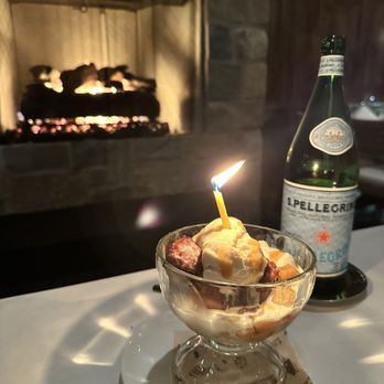 The Huntley Taverne - Cinnamon roll - New American Near Me - Summit, New Jersey