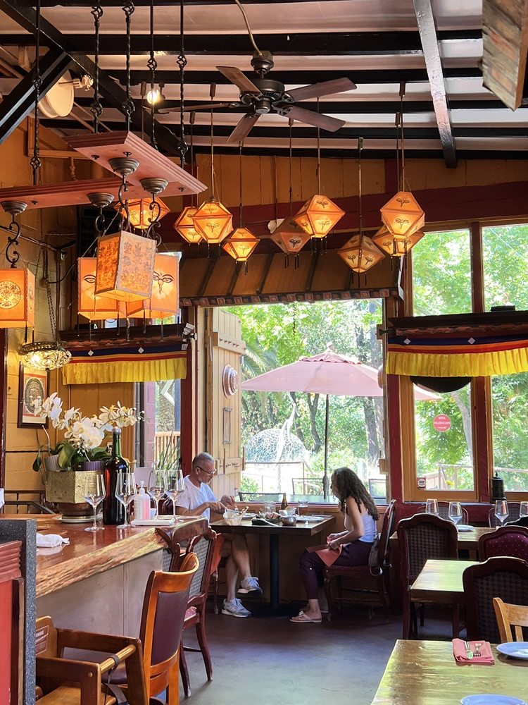 Yeti Restaurant - Photo 2