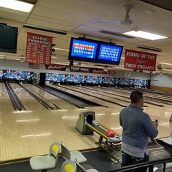 Troy Bowl - Bowling!