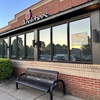Applebee's Grill + Bar - Sports Bars Near Me - Liverpool, New York
