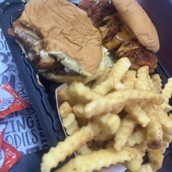 Leo’s Hot Chicken - Sliders combo - Chicken Shop Near Me - Dinuba, California Leo’s Hot Chicken - Sliders combo - Chicken Shop Near Me - Dinuba, California