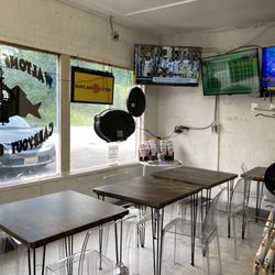 Walton's Seafood Carryout - Seating  arrangements
