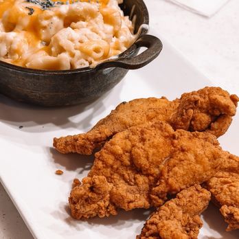 Station 17 - Skillet Mac and Cheese w/ Chicken - American Near Me - Adams Run, South Carolina
