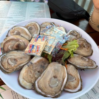 Pier 16 - Oysters - Cocktail Bars Near Me - Tybee Island, Georgia