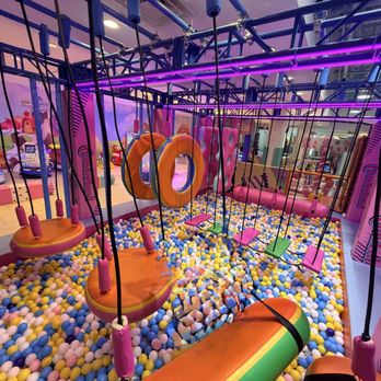 Candeeland Temecula - Swinging obstacle course - Indoor Playcenter Near Me - Temecula, California