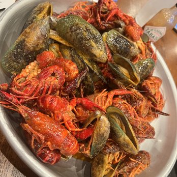 Big Crab Seafood Restaurant - Crawfish and mussels - Sports Bars Near Me - Jacksonville, Florida