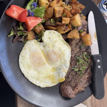 Eves Eatery - Steak and eggs - Pizza Near Me - Carson City, Nevada