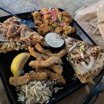 Down the Hatch Maui - Sample Platter - Seafood Near Me - Lahaina, Hawaii
