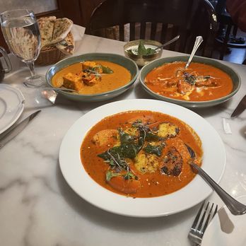Curry A La Flambe - Scallop Curry, Paneer Tikka, Butter Chicken, Garlic Cilantro Naan - Indian Near Me - Glen Ellyn, Illinois