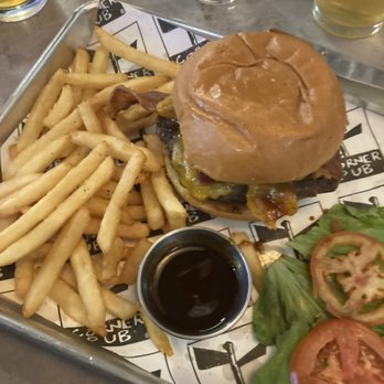 Corner Pub Downtown - Sports Bars Near Me - Nashville, Tennessee