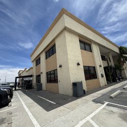 San Simon Travel Center - Entrance to travel center. Combo of shell station, grocery store, hardware store, clean restrooms
